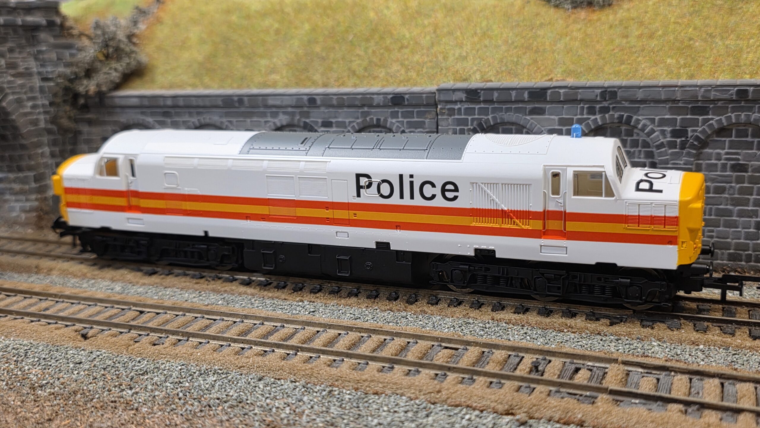R30435TXS Class 37 - '37093' Police Livery (DCC Sound Fitted)