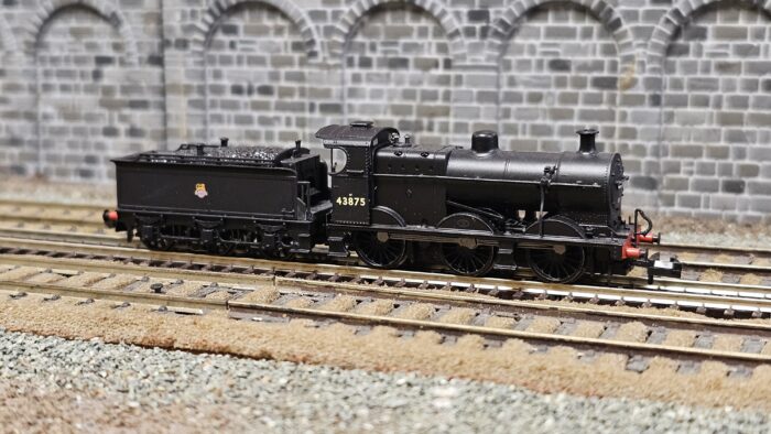 Bachmann 372-062 Class 4F 0-6-0 43875 in BR black with early emblem & Johnson tender