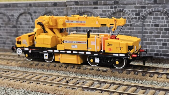 EFE Rail E87047 Plasser 12T YOB Diesel-Hydraulic Crane DRP81522 BR Departmental Yellow