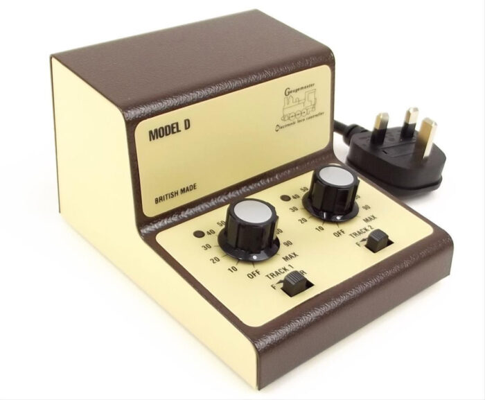 Gaugemaster Twin Track Cased Controller