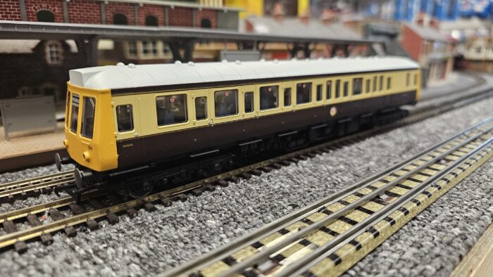 Hornby R2644 Class 121 single car DMU 'Bubble car' 55020 in chocolate and cream