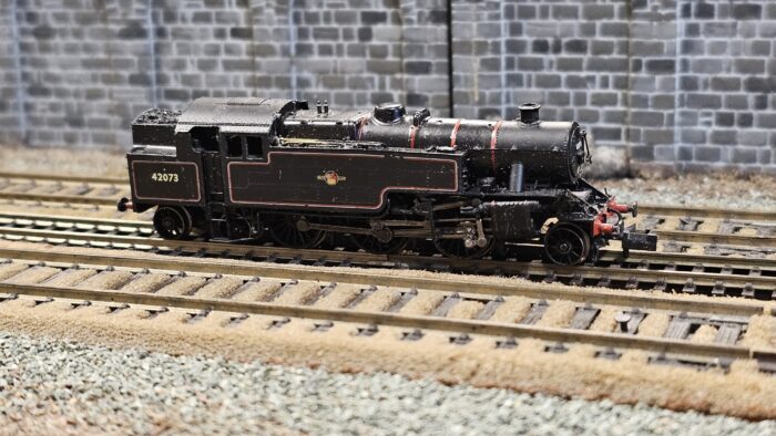 Bachmann 372-752 Class 4MT Fairburn 2-6-4T 42073 in BR black with late crest (weathered)