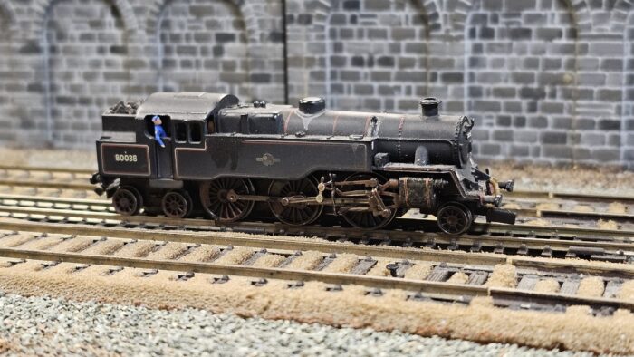 Bachmann 372-527 Class 4MT Standard 2-6-4T 80038 in BR lined black with late crest (weathered)