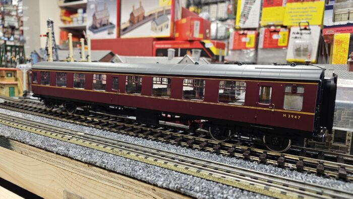 Dapol/Lionheart 7P-001-304 Mk1 CK composite corridor M15015 in BR maroon