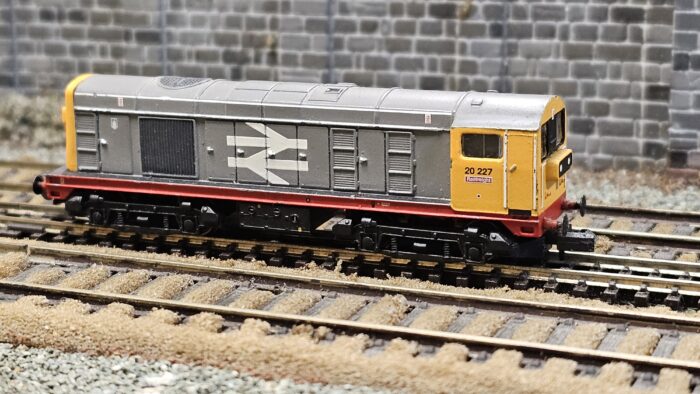 Bachmann 371-027 Class 20 20227 in Railfreight Red Stripe Livery