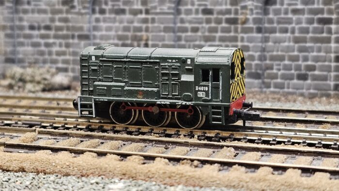 Farish 1005 Class 08 Shunter D4019 in BR Green