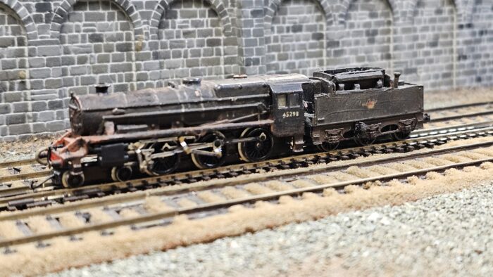 Farish 372-126 Class 5 "Black 5" 4-6-0 44896 & tender in mixed traffic lined BR black with early emblem (Renumbered / Weathered)