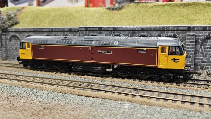 Lima L205253b Class 47 97561 'Midland Counties Railway 150' in maroon with yellow cabs