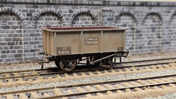 Bachmann 37-278A 27 Ton steel mineral chalk tippler wagon in BR grey - B381366 - weathered