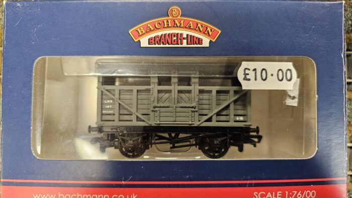 Bachmann 33-652 Cattle Wagon M14400 in LMS Grey Livery