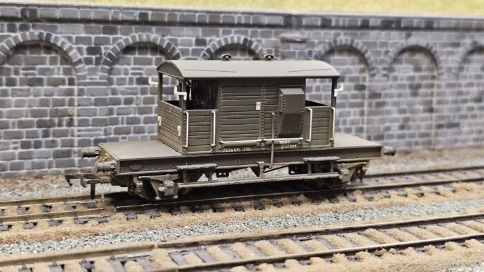 Bachmann 38-404A 25 Ton Pill Box brake van ZTP DS56409 in BR departmental olive green - weathered