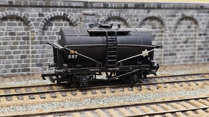 Bachmann 33-502 14 Ton Tank Wagon with Large Filler Cap 597 in 'NCB' Black Livery