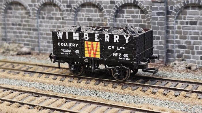 Bachmann 37-078B 7 plank end door wagon in Wimberry Colliery livery