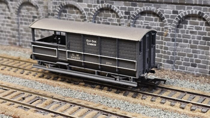 Bachmann 33-310 GWR 20 ton 'Toad' brake van 114950 in GWR grey - Old Oak Common - weathered