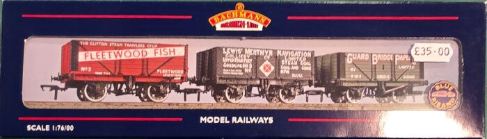 Bachmann 37-075K4 3 x 7-Plank Wagons - Collectors Club Limited Edition for 2007