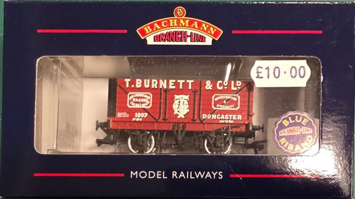 Bachmann 37-125K 8 Plank End Door Wagon 1907 in 'T. Burnett & Co. Ltd' Red Livery- Collectors Club Model 2007