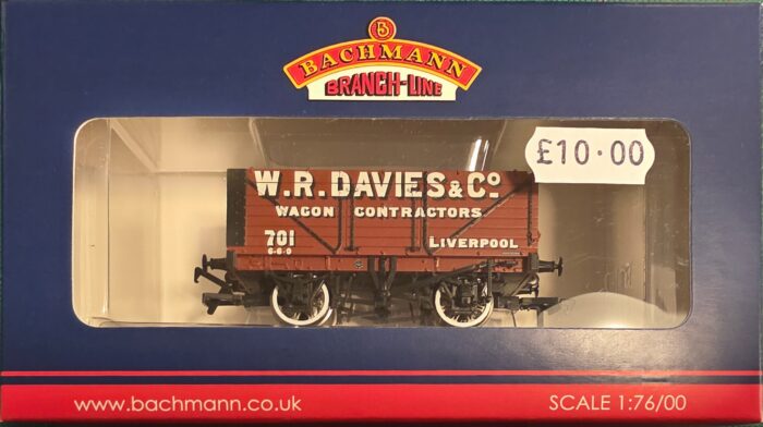 Bachmann 37-2011K 7 plank fixed end wagon 701 in 'W. R. Davies & Co' promotional red livery - Collectors Club model 2011/12