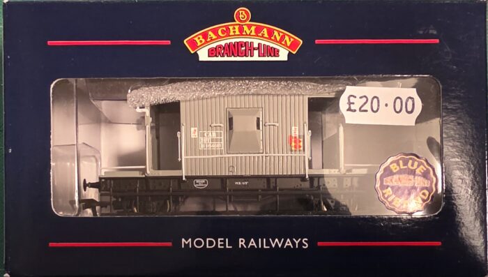 Bachmann 37-527A 20 ton brake van fitted in Railfreight Distribution livery B954661