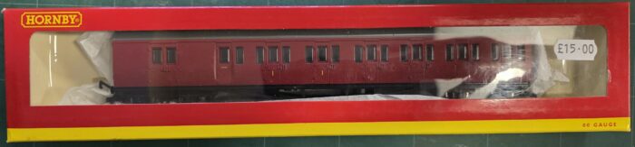 Hornby R4293D 60' Suburban B Set in BR Crimson - W6590W