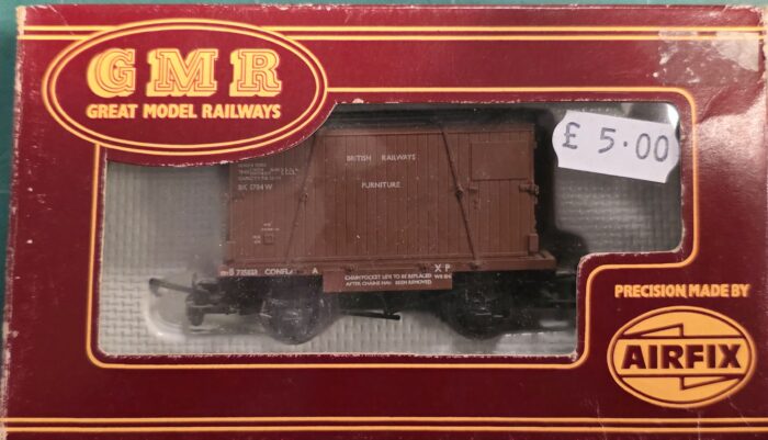 Airfix GMR (Great Model Railways) 54332-1 Conflat B735833 with British Railways container