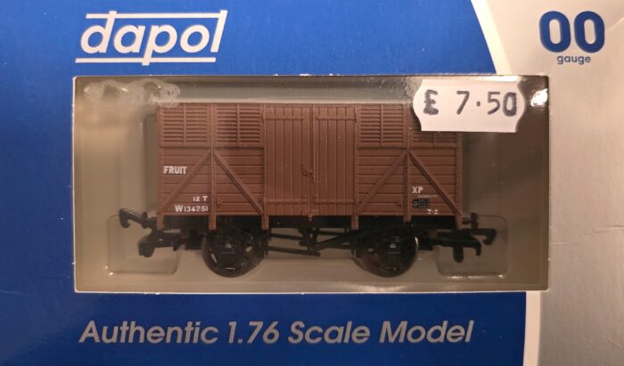 Dapol B98 BR Fruit Van in brown - W134251