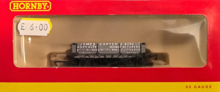 Hornby R6338 3 plank wagon 172 in James Carter & Sons Ltd livery
