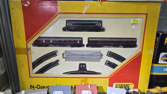 Minitrix N102 Passenger Train Set - includes Class 27 and two coaches