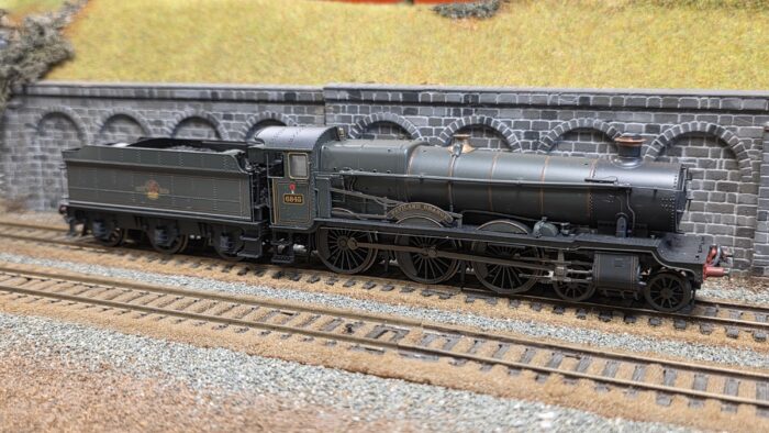 Hornby R3019 Grange Class 4-6-0 6845 'Paviland Grange' in BR Green with late crest (heavily weathered)