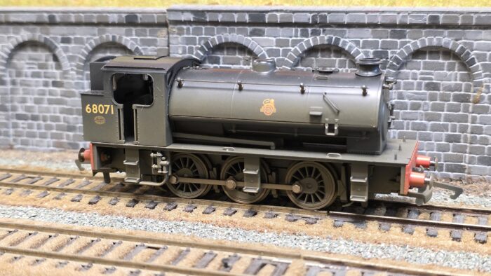 Hornby R2380 Class J94 0-6-0ST 68071 in BR Black (weathered)