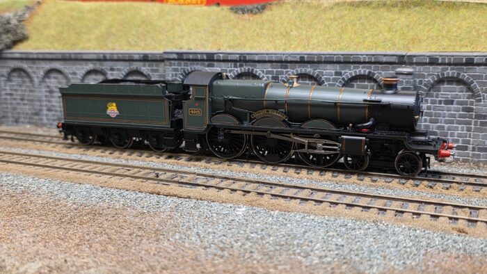 Hornby R3229 Class 4000 'Star' 4-6-0 4021 "British Monarch" in BR green