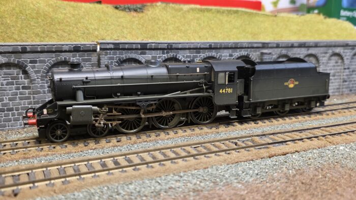 Hornby R2258 Class 5MT "Black 5" 4-6-0 44781 in BR black with late crest - weathered