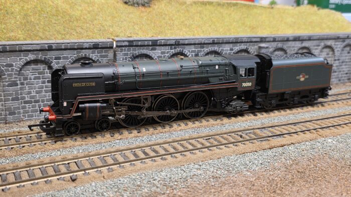 Hornby R2104 Britannia Class 7MT 4-6-2 70050 'Firth of Clyde' in BR green