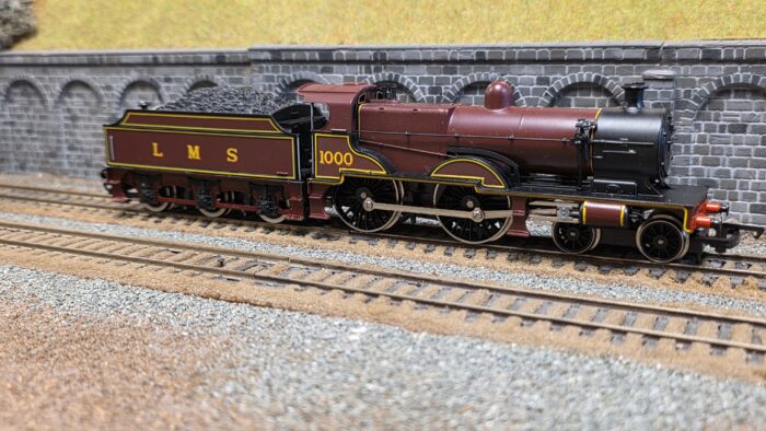 Hornby R376 Class 4P 4-4-0 Compound 1000 in LMS Maroon