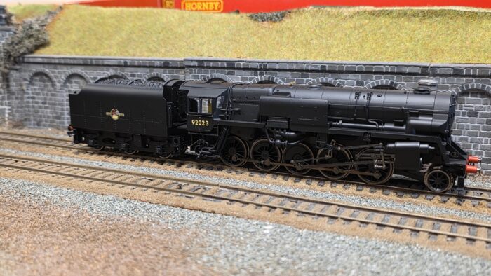 Hornby R3274 Class 9F 2-10-0 92023 with Crosti boiler in BR Black with late crest