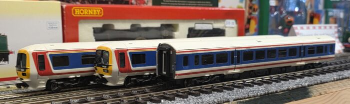 Bachmann 31-025 Class 166 Networker 3 car DMU 166202 in Network SouthEast (DCC Fitted) - Image 3