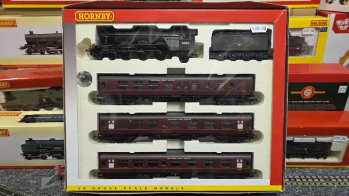 Hornby R2195M 'The Master Cutler' Trainpack with A3 4-6-2 60106 in BR green and 3 Mk1 coaches in maroon