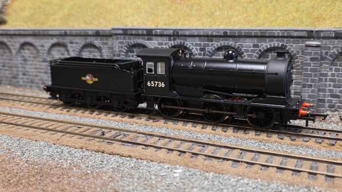 Oxford Rail OR76J26003XS J26 Class 65736 BR Late Plain Black - DCC Sound