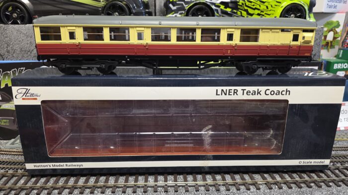 Hattons Originals H7-TC175-003-GB Gresley Teak coach Diagram 175 Brake Corridor Composite unnumbered in BR carmine & cream livery (pre-owned)