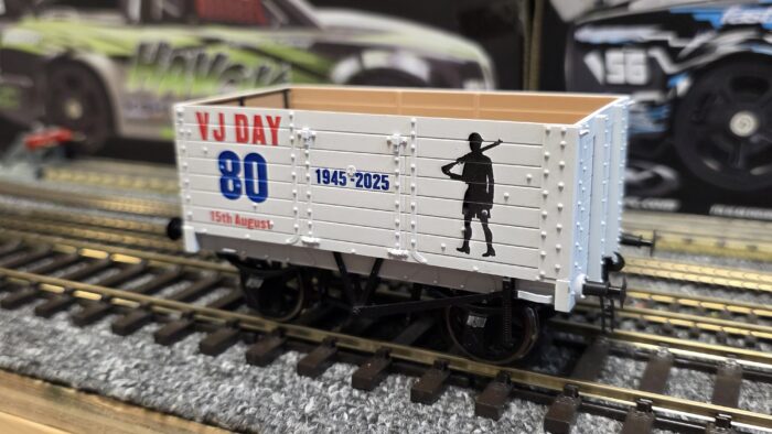 Dapol 7F-073-021 7 Plank 9' W/B VJ Day Army 80th Anniversary
