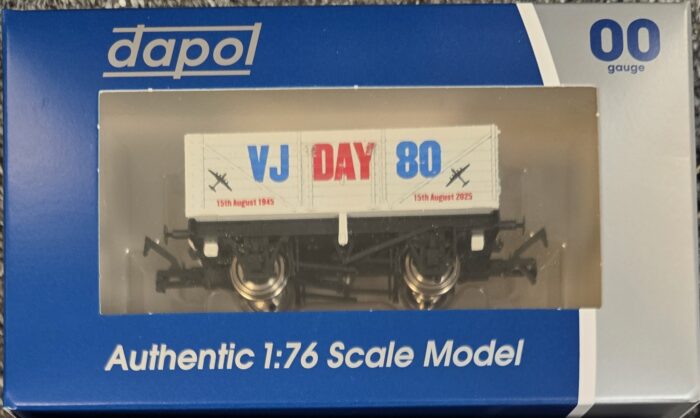 Dapol 4F-071-184 7 Plank VJ Day Airforce 80th Anniversary