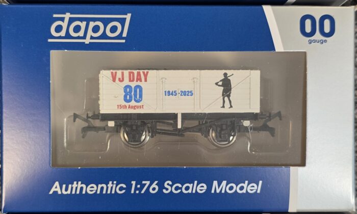 Dapol 4F-071-188 7 Plank VJ Day Army 80th Anniversary