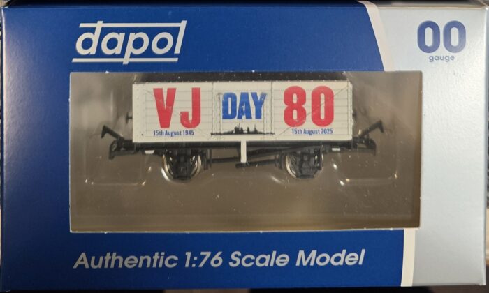 Dapol 4F-071-186 7 Plank VJ Day Navy 80th Anniversary