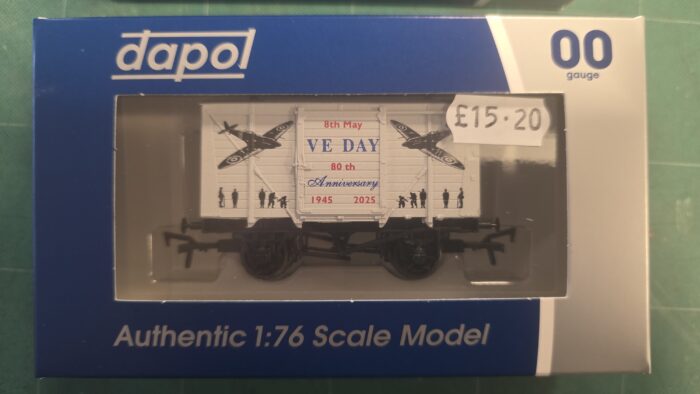 Dapol 4F-011-146 Ventilated Van VE Day 80th Anniversary Airforce