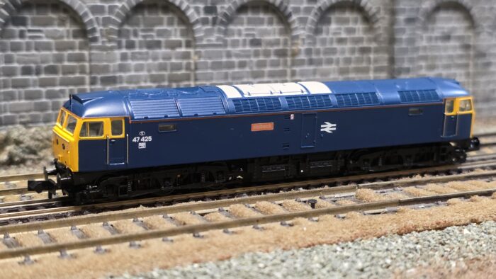 Farish 371-829ASF Class 47/4 47425 'Holbeck' BR Blue  - DCC Sound