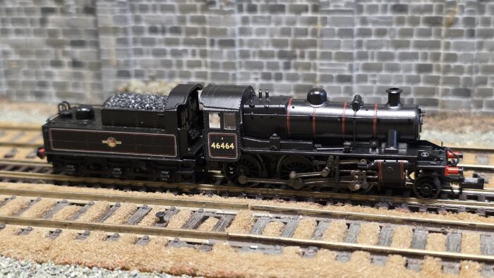 Farish 372-628 LMS Ivatt 2MT 46464 BR Lined Black (Late Crest)