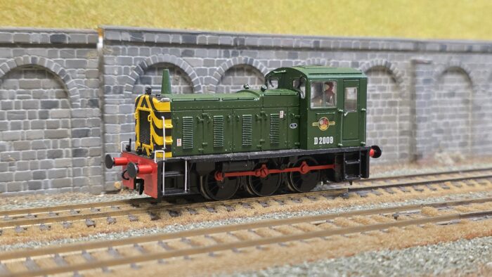Bachmann 31-361A Class 03 Shunter D2009 in BR Green with Late Crest with Wasp Stripes