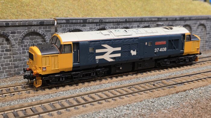 Bachmann 32-377 Class 37/4 37408 "Loch Rannoch" in BR Blue with Large Logo