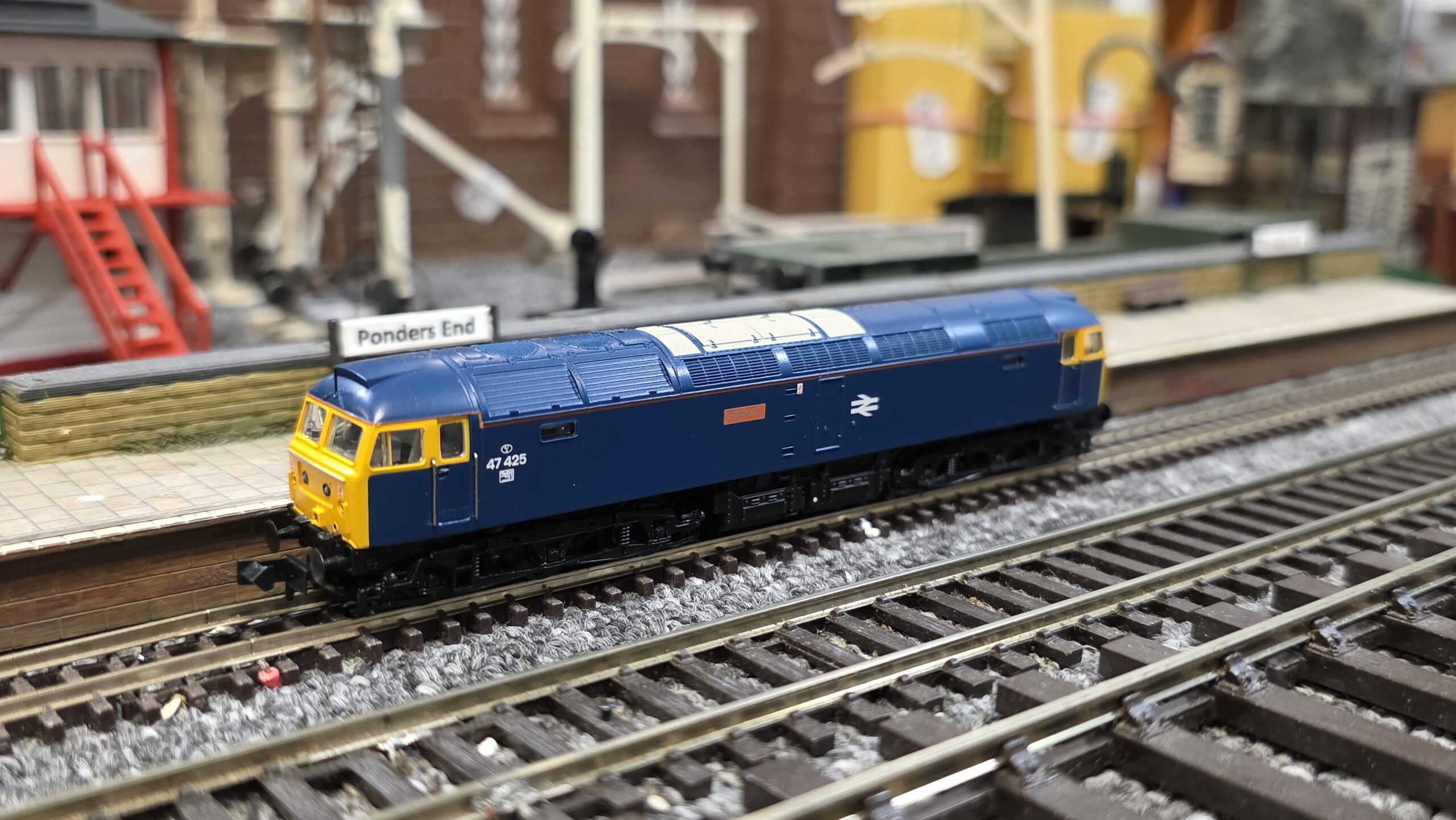 Farish 371-829ASF Class 47/4 47425 'Holbeck' BR Blue - DCC Sound