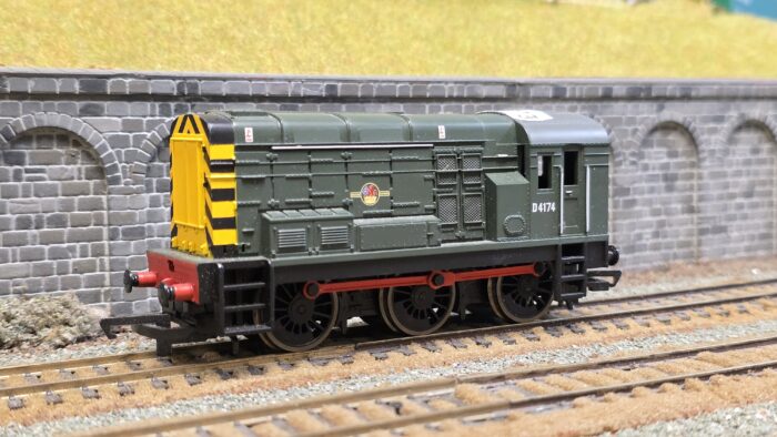 Hornby R1126 Class 08 Shunter D4174 in BR Green with Wasp Stripes - DCC Fitted - split from R1126 Set
