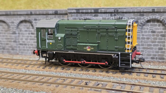 Hornby R2977XS Class 08 shunter D3511 in BR green - DCC Sound